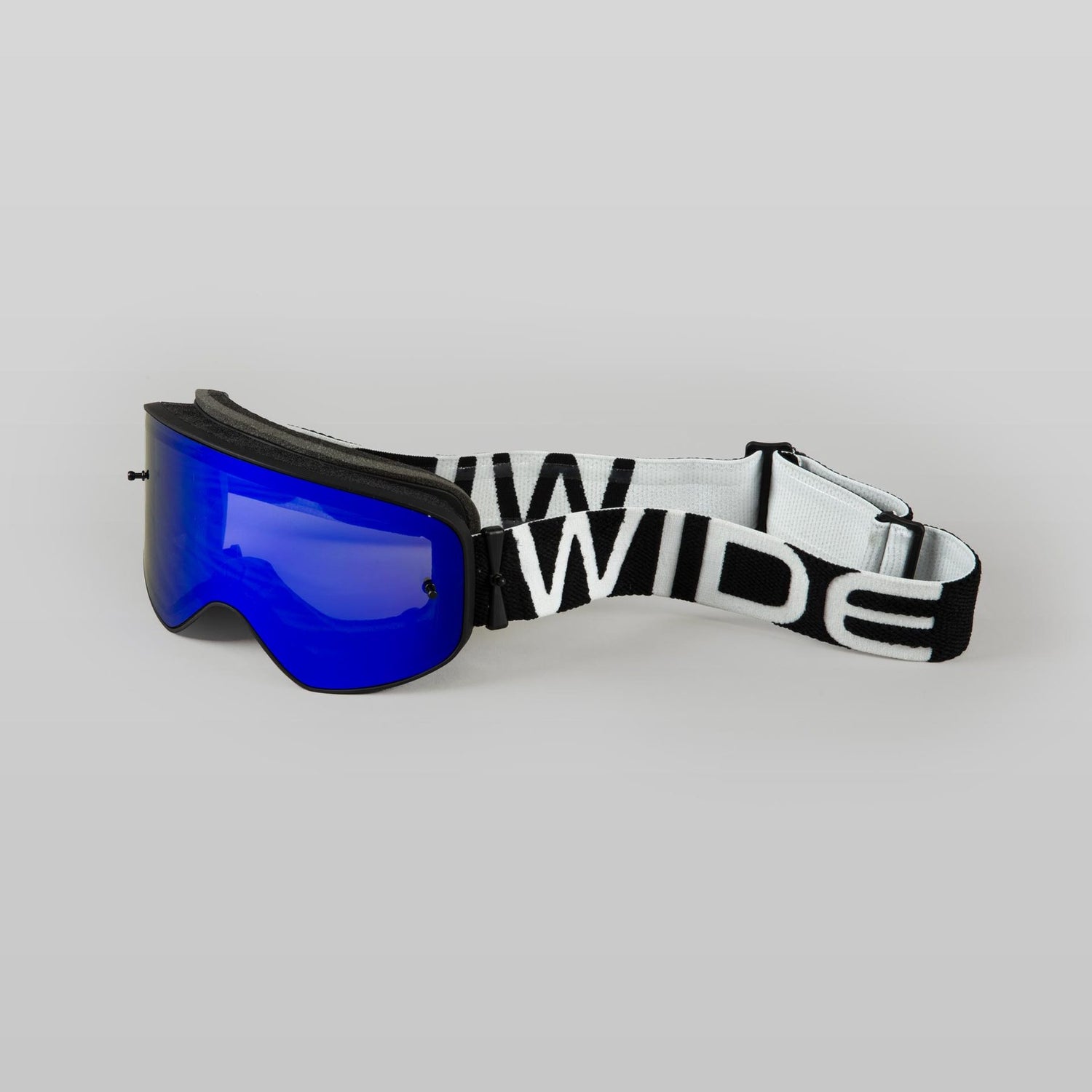 MATTE BLACK - BLUE MIRROR // DELTA GOGGLES